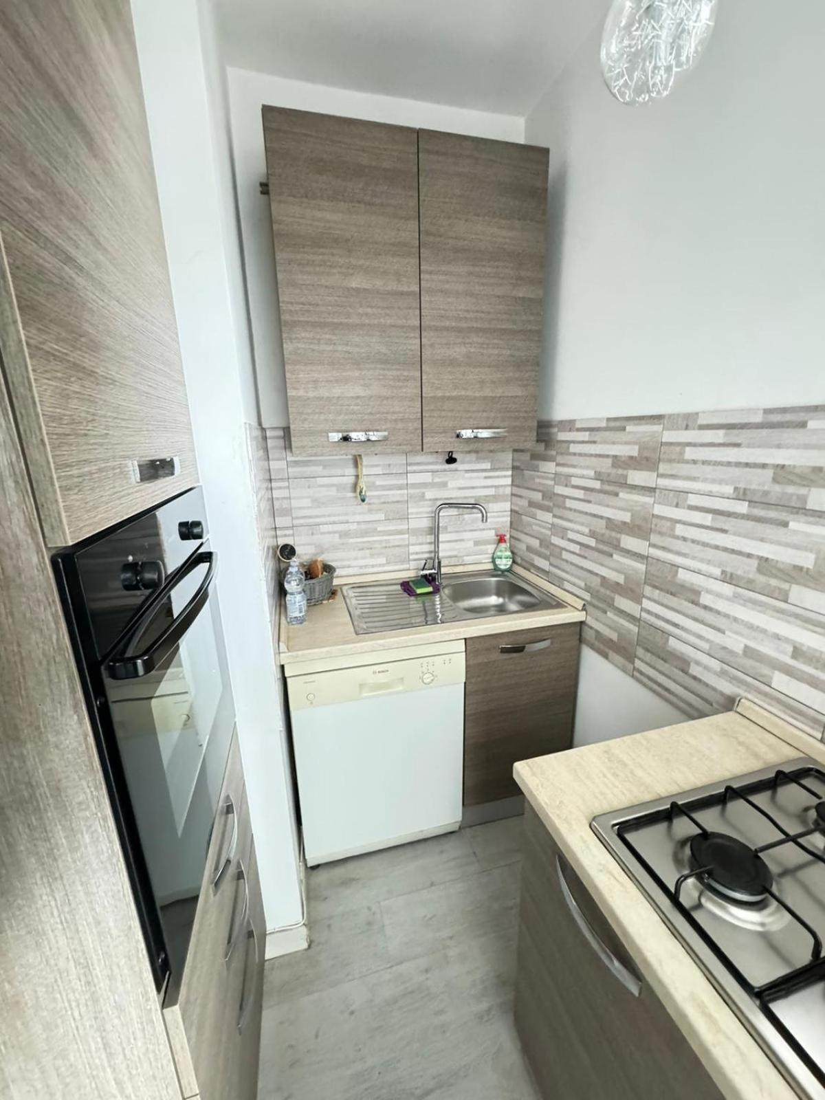 شقة Grazioso&Collegatissimo Con Terrazzo فروزينوني المظهر الخارجي الصورة